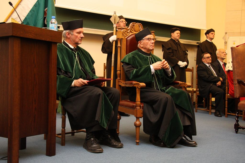 Nadanie tytułu doktora honoris causa prof. dr hab. inż. Władysławowi Włosińskiemu, czł. rzecz. PAN, dr h. c. Nadanie tytułu doktora honoris causa prof. dr hab. inż. Władysławowi Włosińskiemu, czł. rzecz. PAN, dr h. c.
