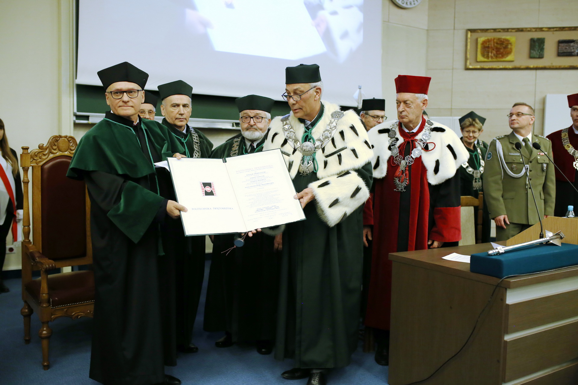 Uroczystość nadania tytułu doktora honoris causa prof. Janowi Awrejcewiczowi Uroczystość nadania tytułu doktora honoris causa prof. Janowi Awrejcewiczowi