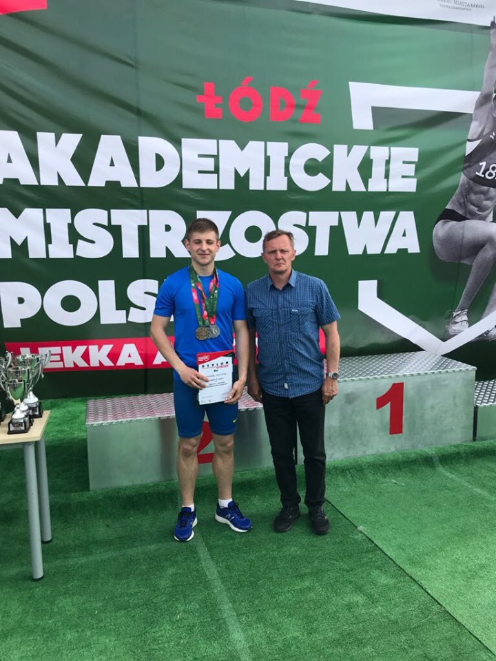 Potrójny medalista AMP