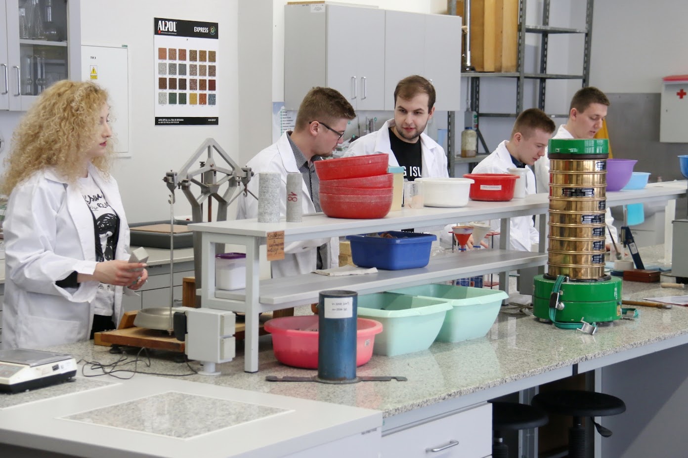 Badania i optymalizacja składu materiałów drogowych Badania i optymalizacja składu materiałów drogowych